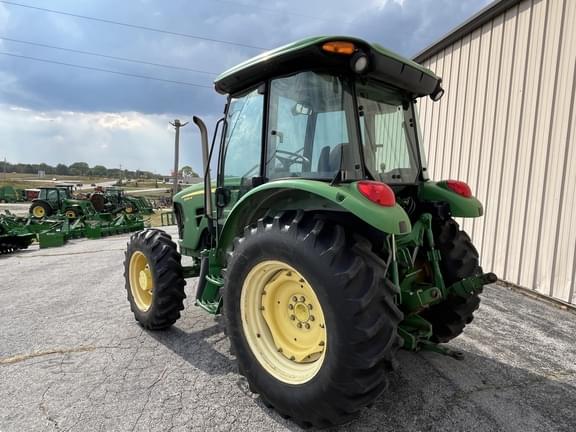 Image of John Deere 5085M equipment image 2