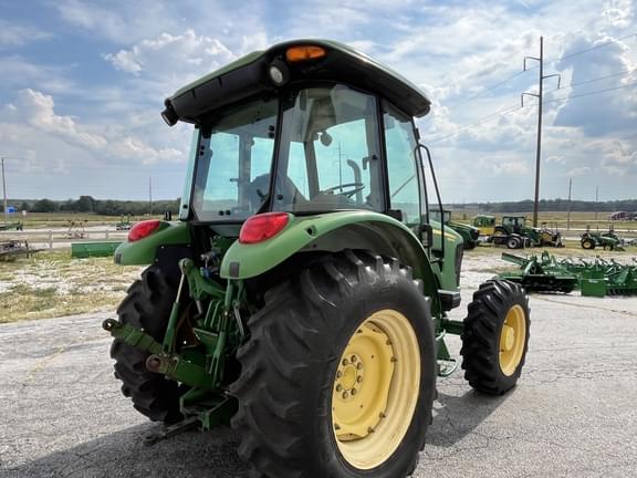 Image of John Deere 5085M equipment image 4