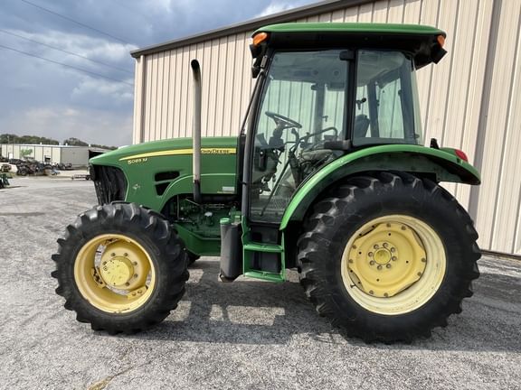 2009 John Deere 5085M Equipment Image0