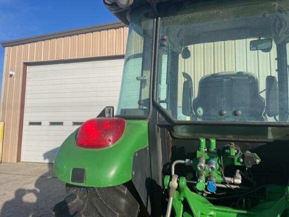 Image of John Deere 5085M equipment image 4