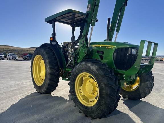 Image of John Deere 5085M equipment image 4