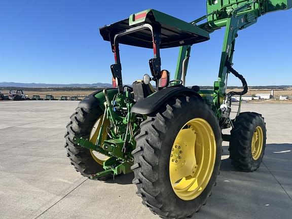 Image of John Deere 5085M equipment image 3