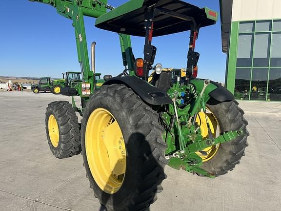 Image of John Deere 5085M equipment image 2