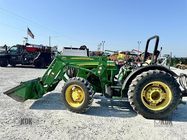 Image of John Deere 5095M equipment image 1