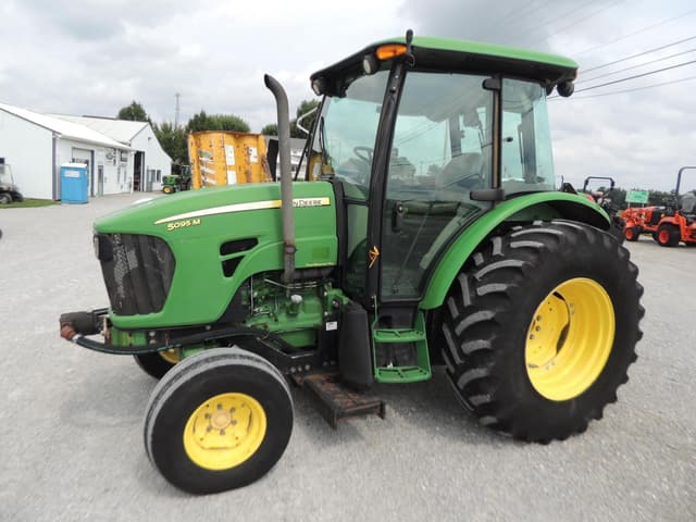 Image of John Deere 5095M equipment image 2