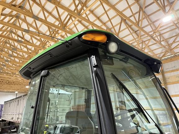 Image of John Deere 5095M equipment image 4