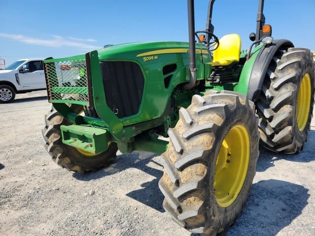 Image of John Deere 5095M equipment image 2