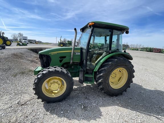 Image of John Deere 5105M Primary image