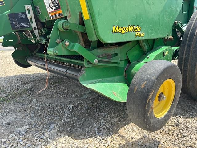 Image of John Deere 568 equipment image 1