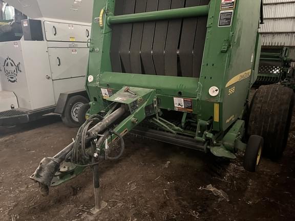 Image of John Deere 568 equipment image 3