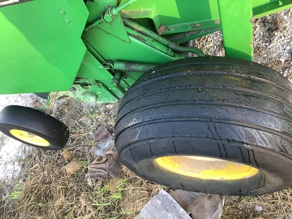 Image of John Deere 568 equipment image 2