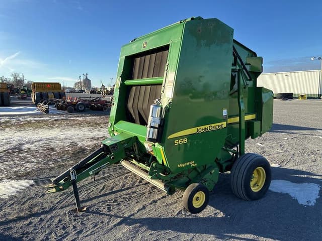 Image of John Deere 568 equipment image 2