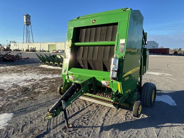 Image of John Deere 568 equipment image 3