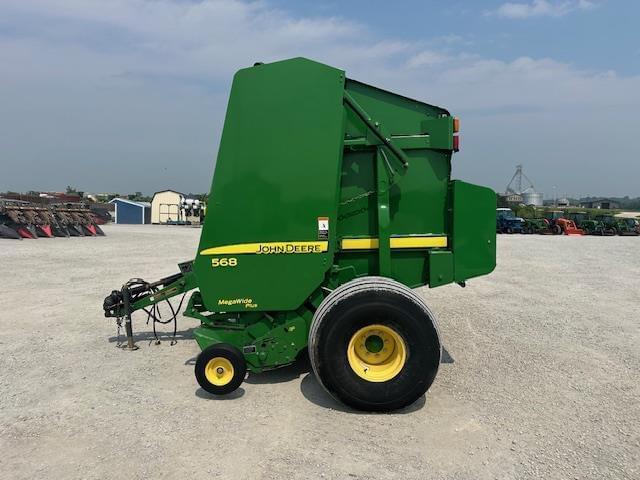 Image of John Deere 568 equipment image 1