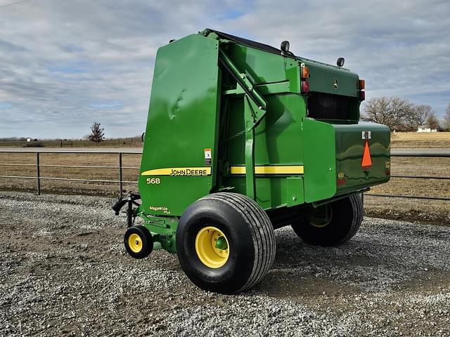 Image of John Deere 568 equipment image 3