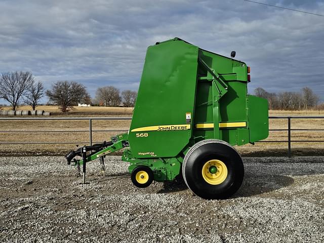 Image of John Deere 568 equipment image 2