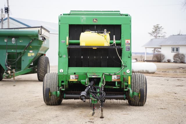 Image of John Deere 568 equipment image 1