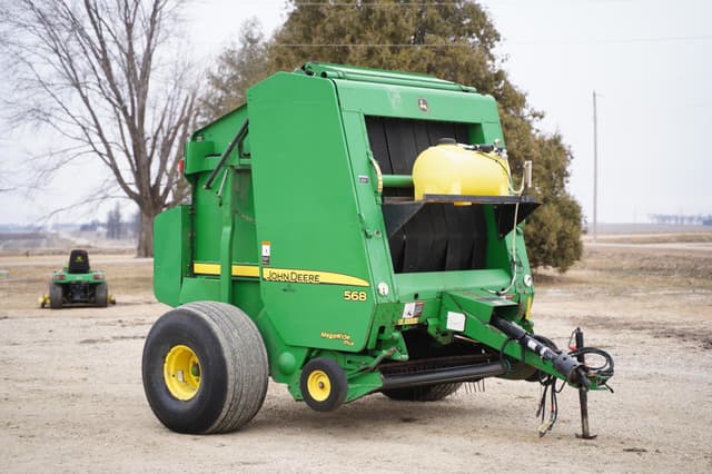 Image of John Deere 568 equipment image 2