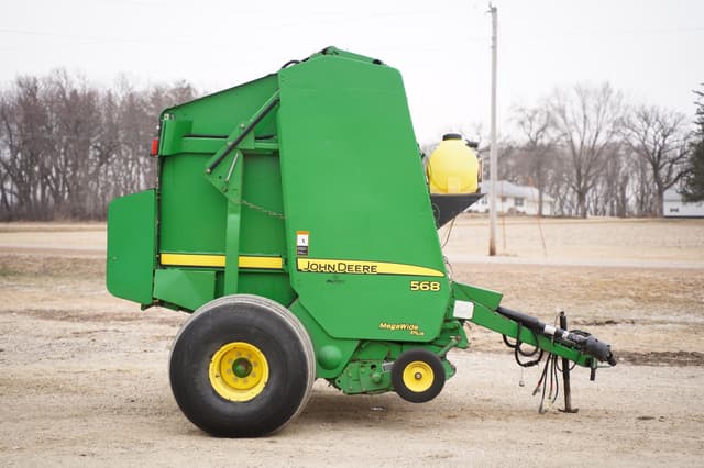 Image of John Deere 568 equipment image 3
