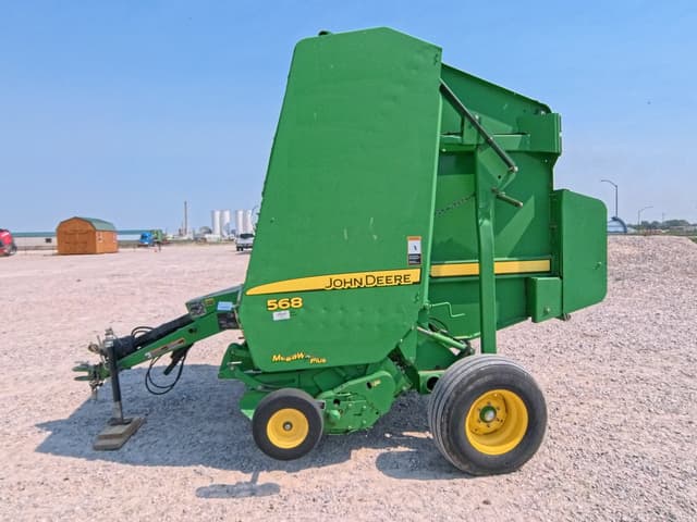 Image of John Deere 568 equipment image 1