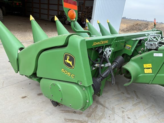 2009 John Deere 606C Equipment Image0