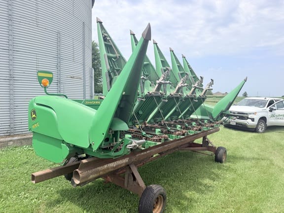 2009 John Deere 606C Equipment Image0