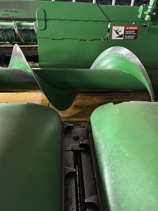 Image of John Deere 606C equipment image 4