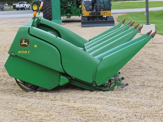 Image of John Deere 606C equipment image 4