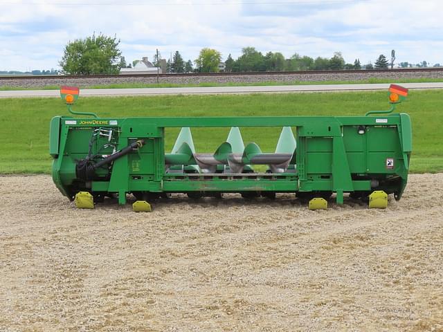 Image of John Deere 606C equipment image 2