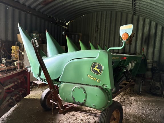2009 John Deere 606C Equipment Image0