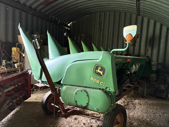 Image of John Deere 606C Image 0