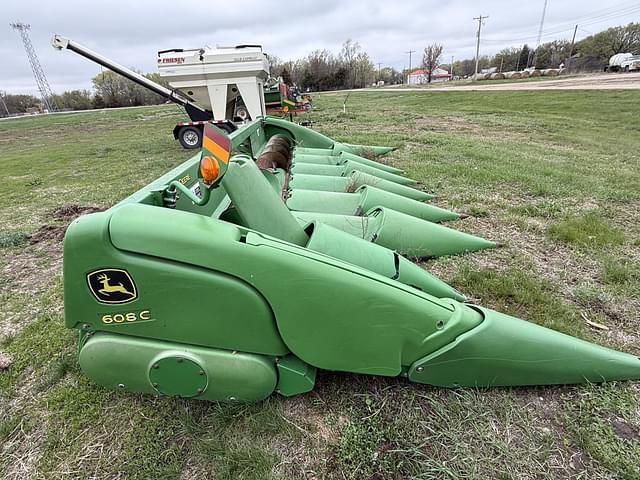 Image of John Deere 608C equipment image 2