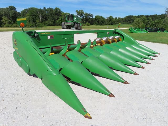 Image of John Deere 608C equipment image 4