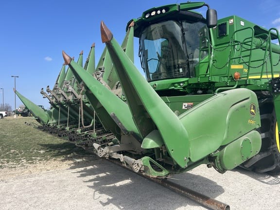 2009 John Deere 608C Equipment Image0