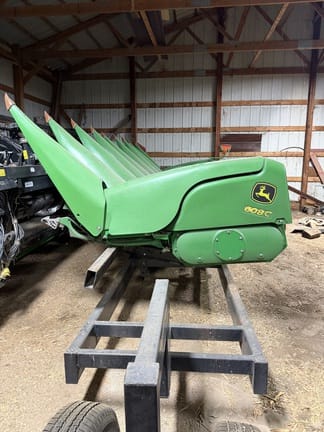 2009 John Deere 608C Equipment Image0
