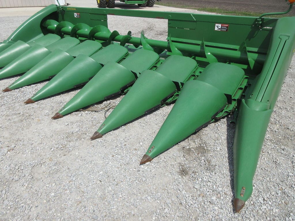 2009 John Deere 608C Equipment Image0