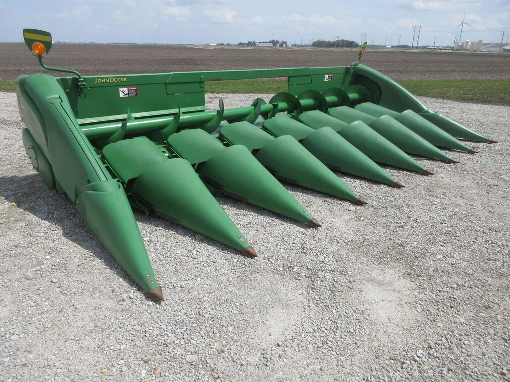 2009 John Deere 608C Equipment Image0