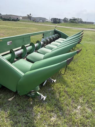 2009 John Deere 608C Equipment Image0