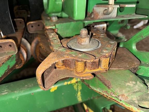 Image of John Deere 608C equipment image 2