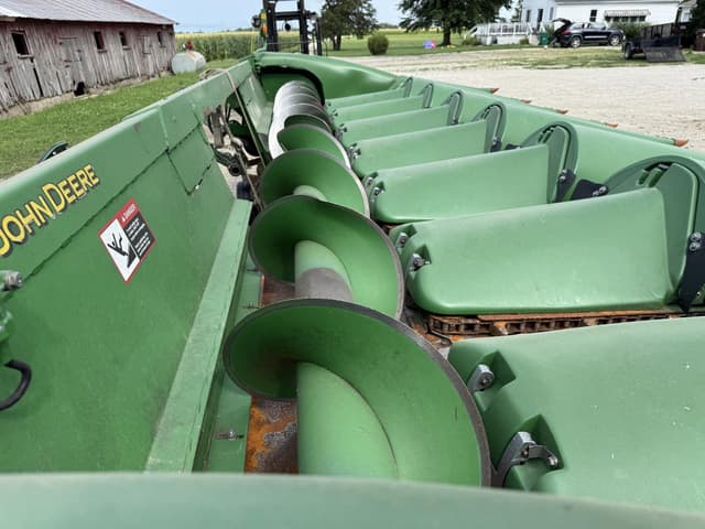 Image of John Deere 608C equipment image 3