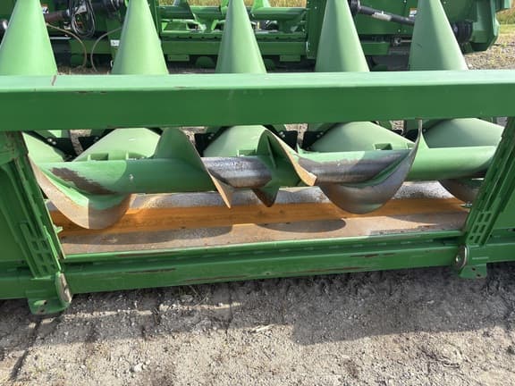Image of John Deere 608C equipment image 3