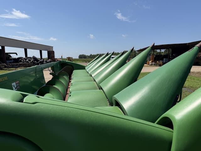 Image of John Deere 608C equipment image 1