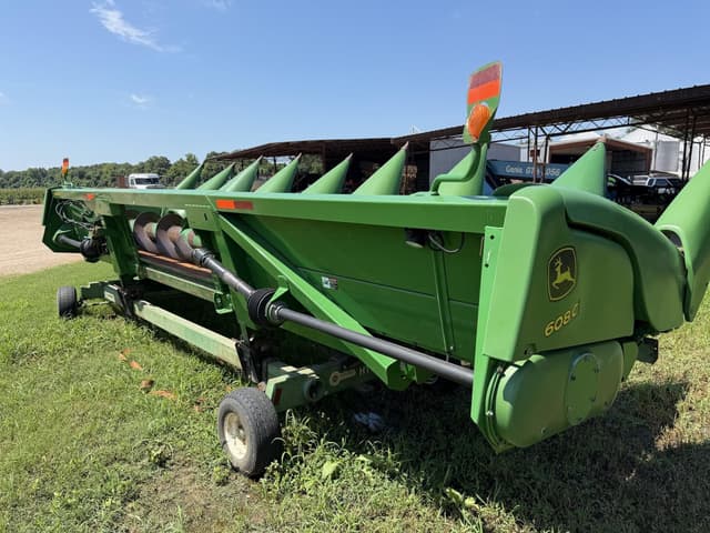 Image of John Deere 608C equipment image 2