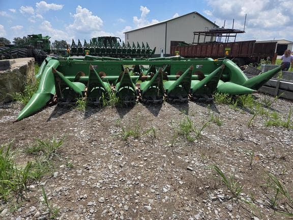 Image of John Deere 608C equipment image 2