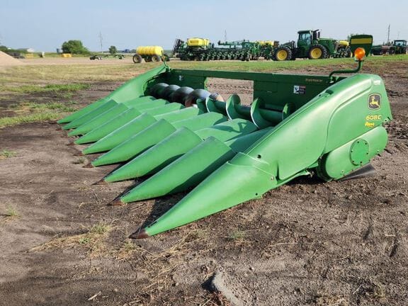 2009 John Deere 608C Equipment Image0