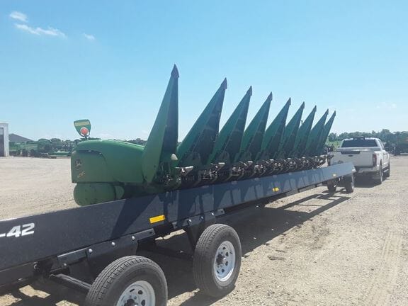 2009 John Deere 608C Equipment Image0