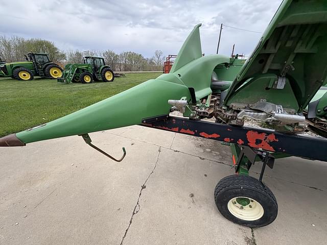 Image of John Deere 608C equipment image 4