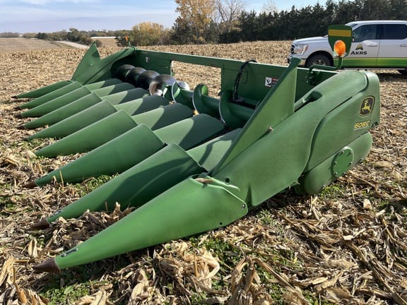 2009 John Deere 608C Equipment Image0