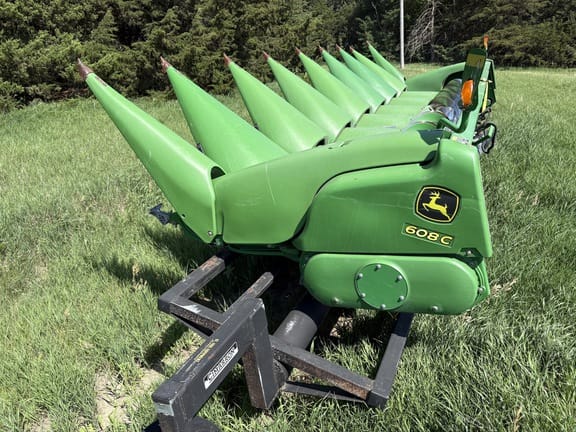 2009 John Deere 608C Equipment Image0