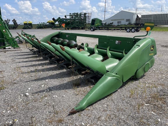 2009 John Deere 608C Equipment Image0